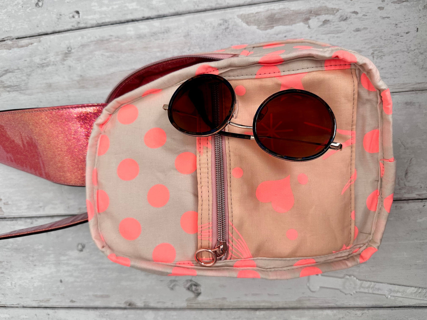 Lion bag, gift for Leo women, gift for animal lovers, safari gifts, sling bag, sparkly bag, everglow lion bag, cute sling backpack women