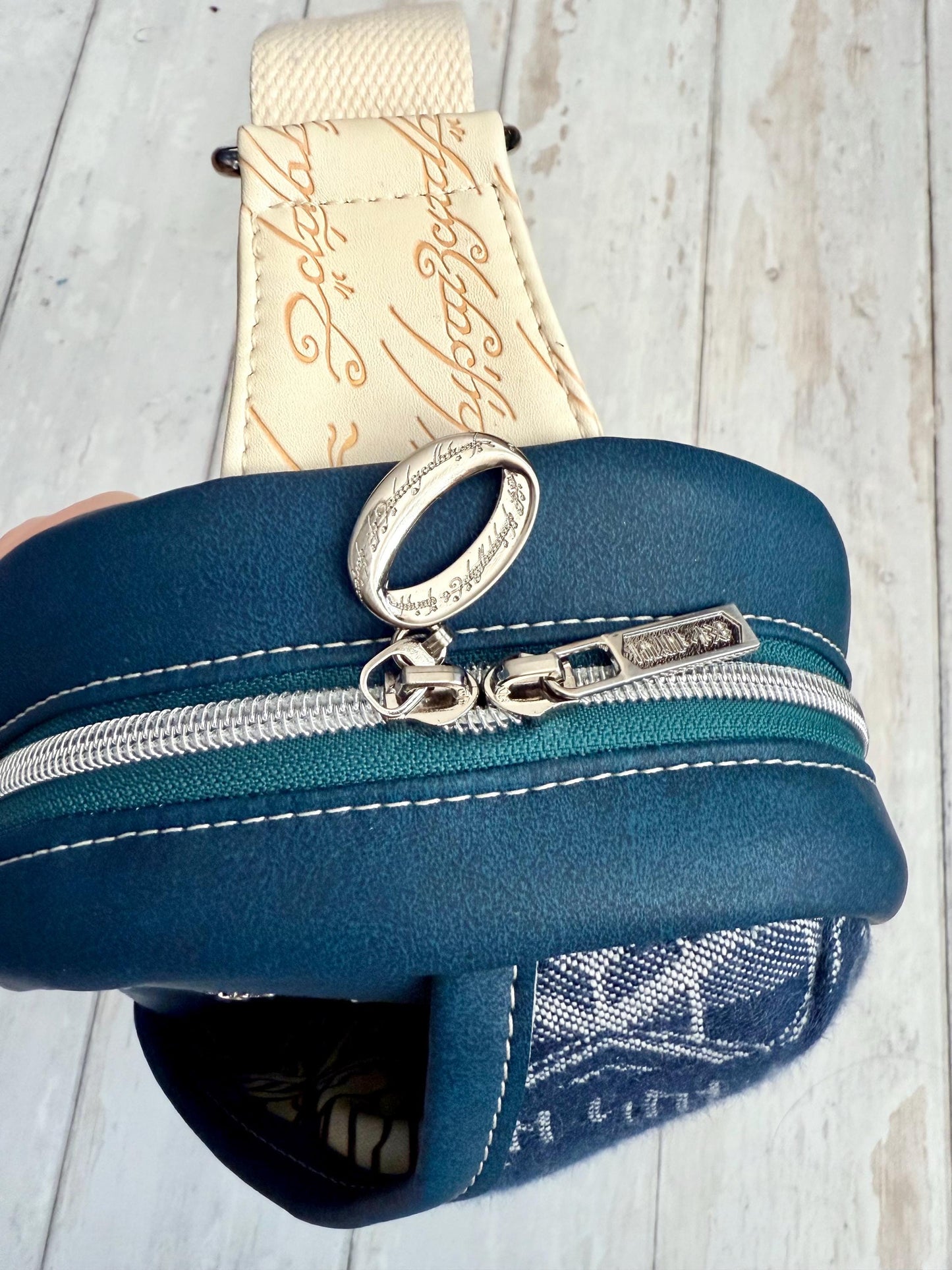 Rosie Sling Bag, lord of the ring gift, lotrgifts, vegan crossbody bag, front pocket bag, oscha handbag, sling bag women, wrap scrap bag