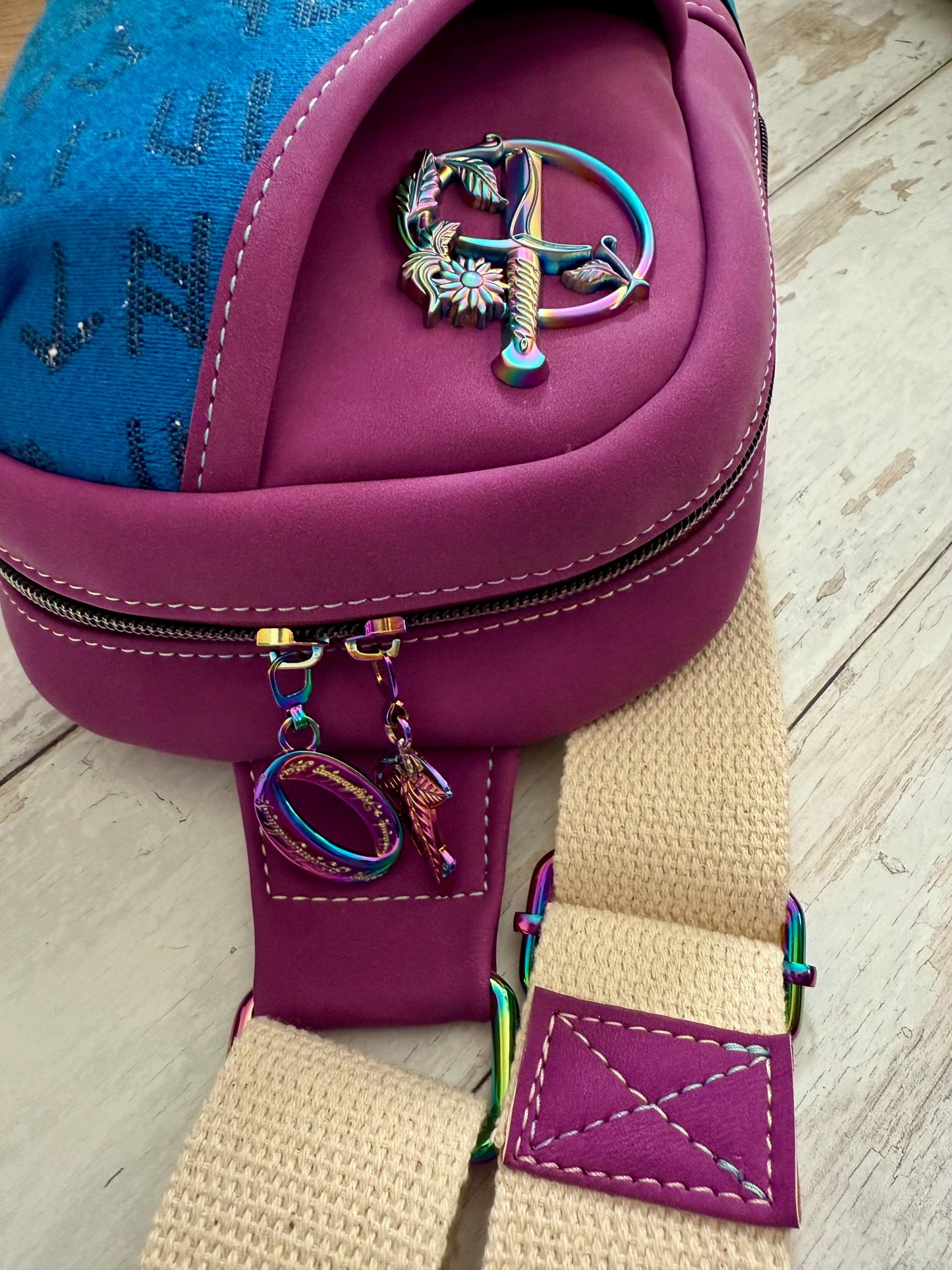 Rosie Sling Bag, lord of the ring gift, lotrgifts, vegan crossbody bag, front pocket bag, oscha handbag, sling bag women, wrap scrap bag