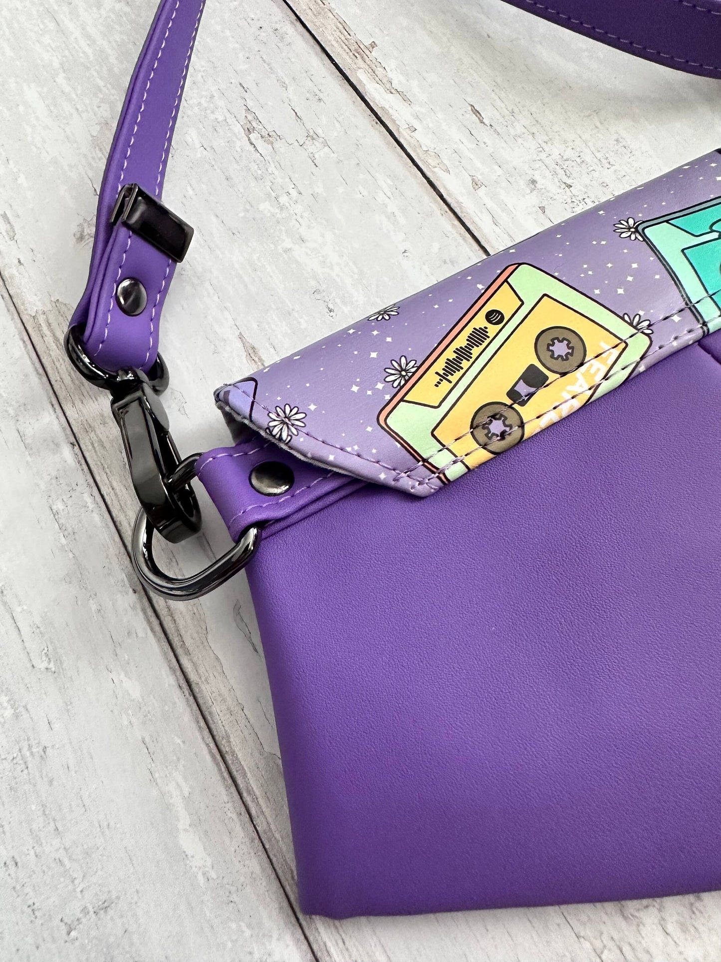 Taylor swiftie merch, eras tour merch, eras tour outfits, swiftie gifts, swiftie fiancé, swiftie mama, eras tour bag, vegan phone bag