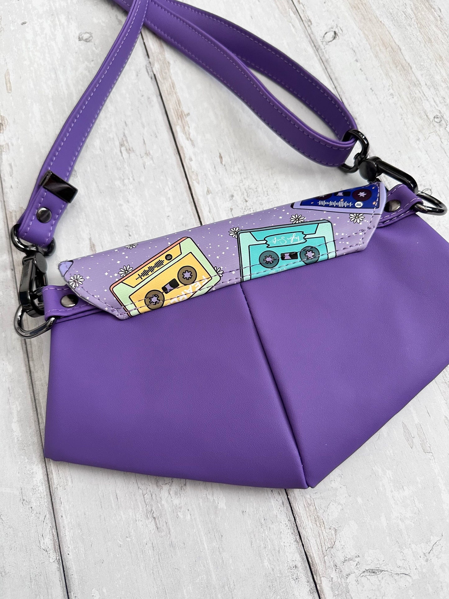 Taylor swiftie merch, eras tour merch, eras tour outfits, swiftie gifts, swiftie fiancé, swiftie mama, eras tour bag, vegan phone bag