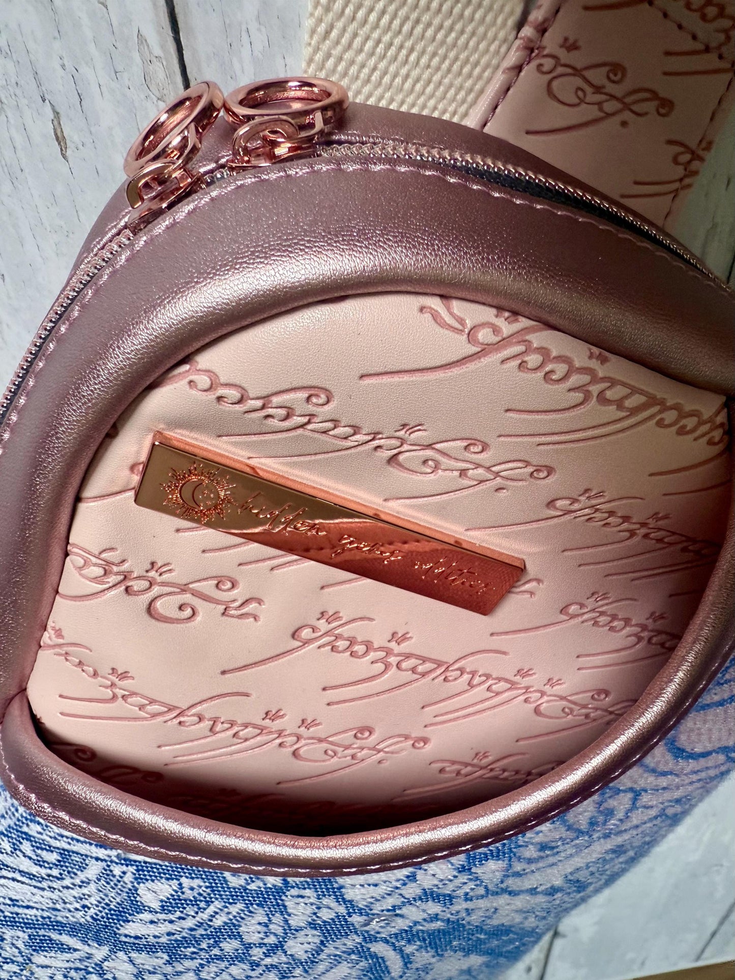 Rosie Sling Bag, lord of the ring gift, lotrgifts, vegan crossbody bag, front pocket bag, oscha handbag, sling bag women, wrap scrap bag