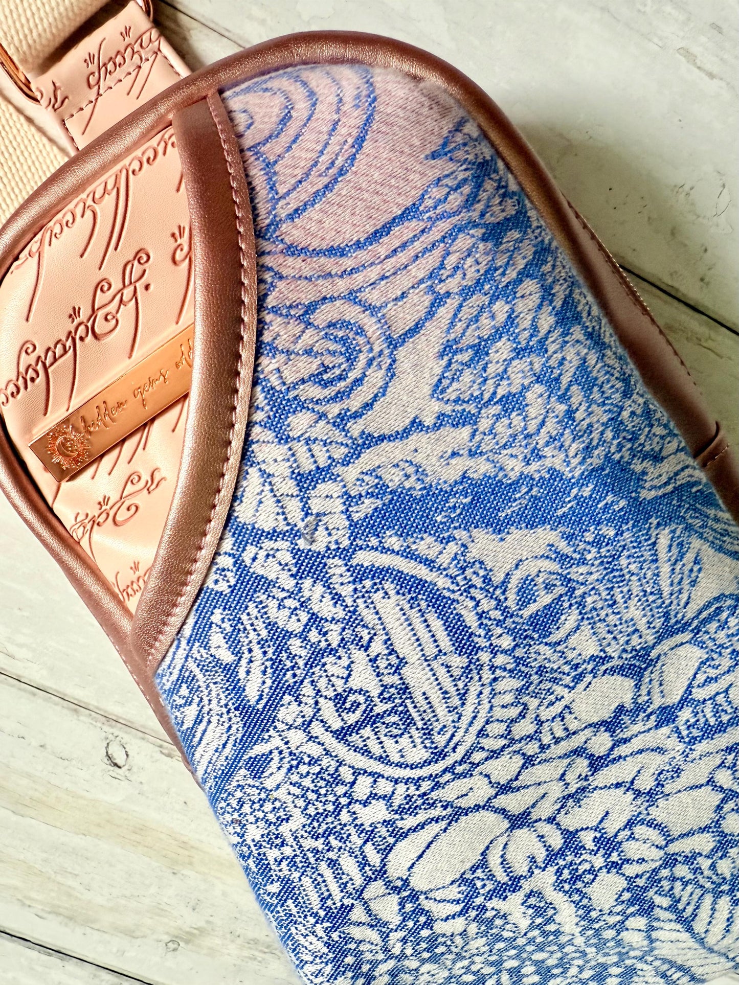 Rosie Sling Bag, lord of the ring gift, lotrgifts, vegan crossbody bag, front pocket bag, oscha handbag, sling bag women, wrap scrap bag