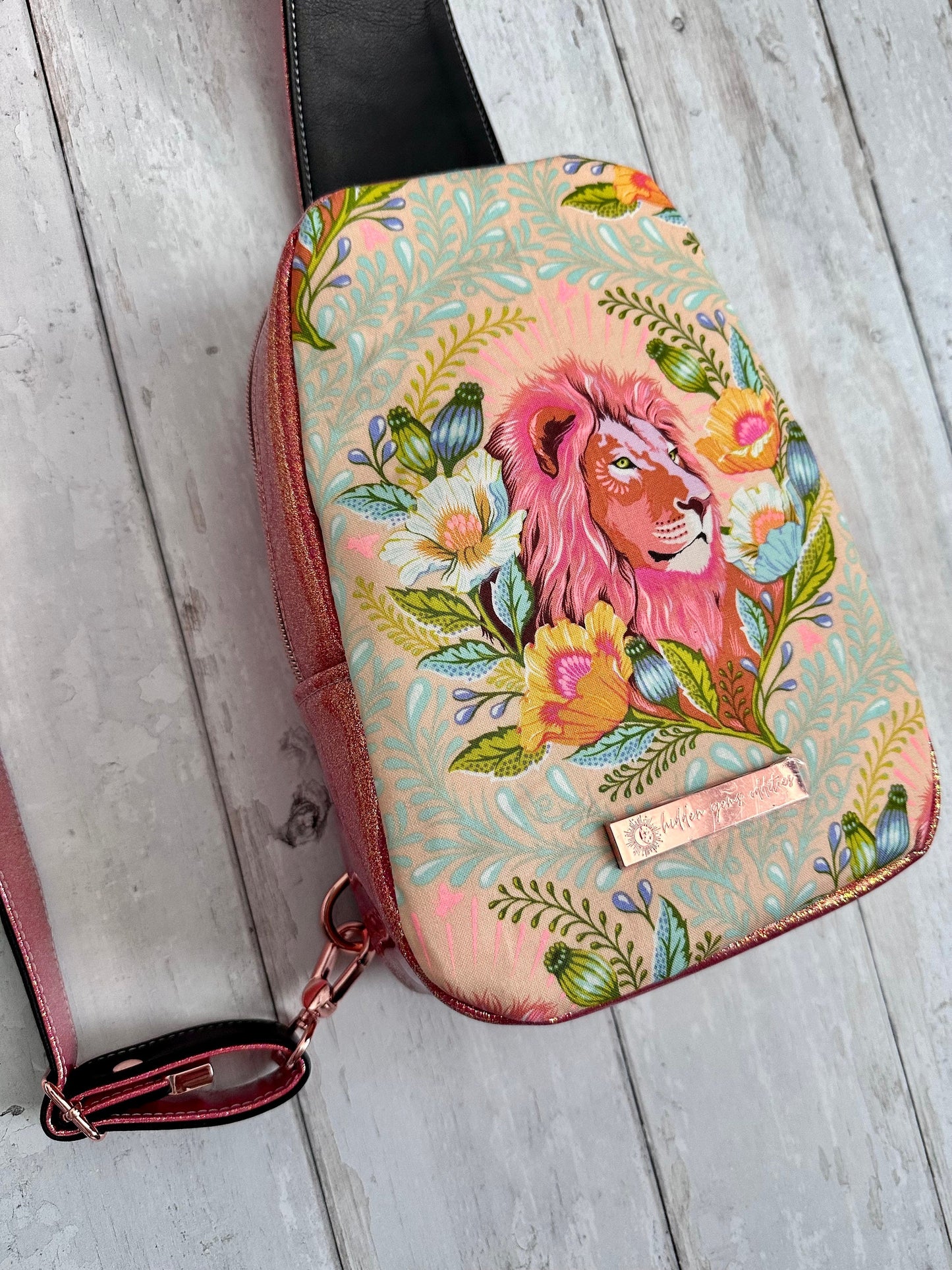 Lion bag, gift for Leo women, gift for animal lovers, safari gifts, sling bag, sparkly bag, everglow lion bag, cute sling backpack women