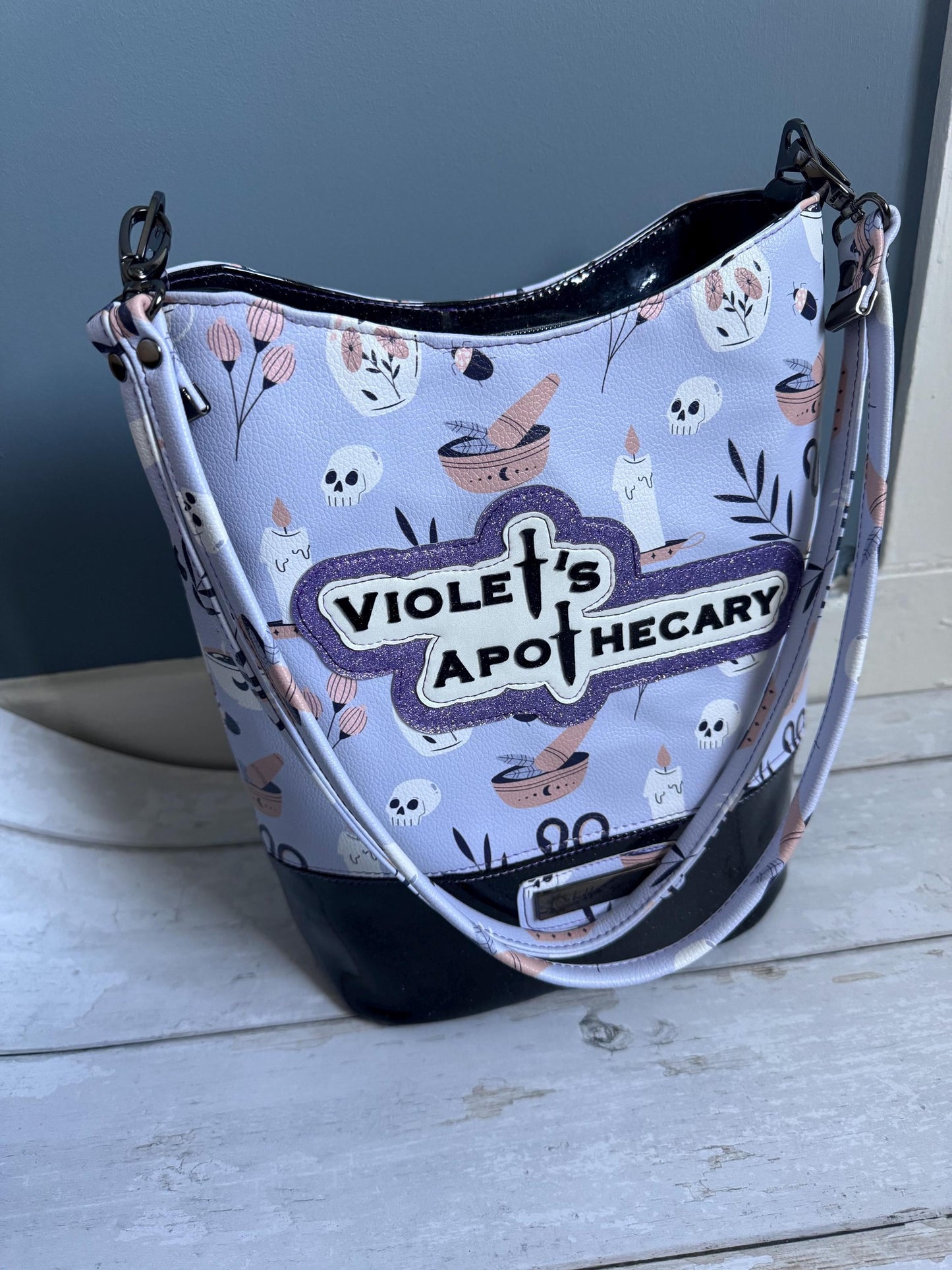 Fourth Wing Bag, Fourth Wing Crossbody Bag, Dragon Bag, Booktok merch, book lover gifts, smut merch, black shoulder bag, medium shoulder bag