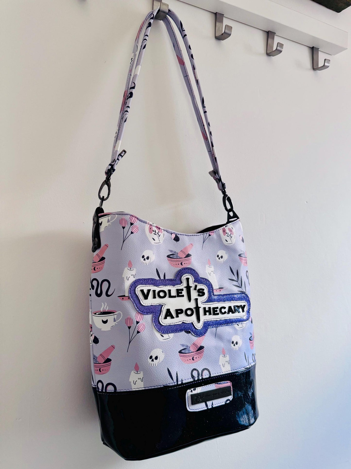 Fourth Wing Bag, Fourth Wing Crossbody Bag, Dragon Bag, Booktok merch, book lover gifts, smut merch, black shoulder bag, medium shoulder bag