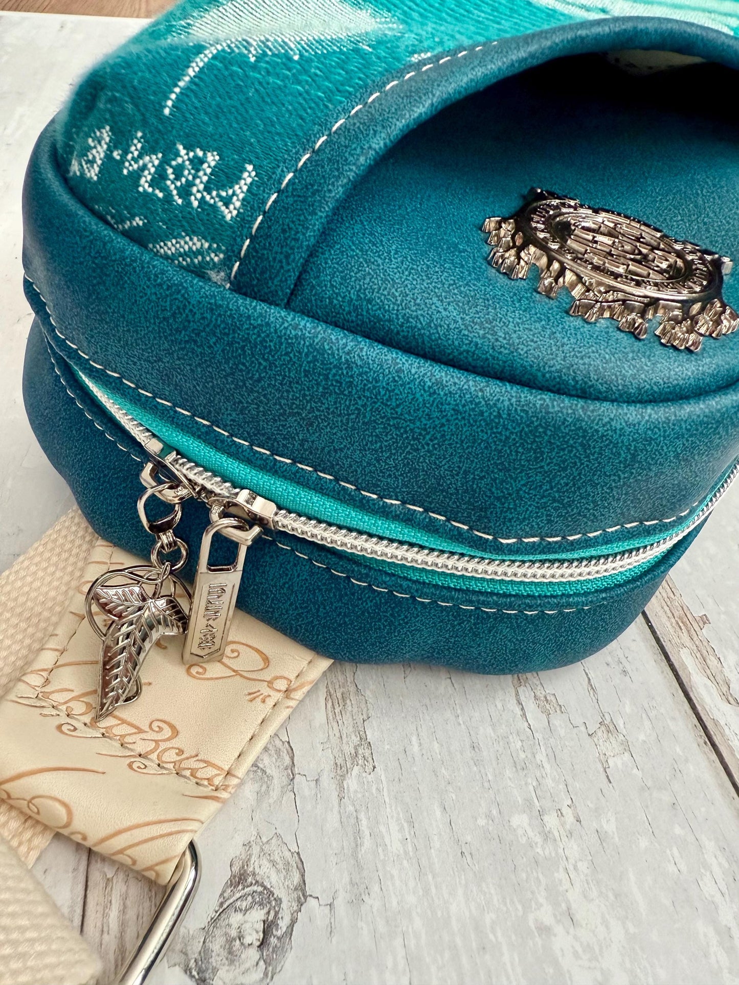 Rosie Sling Bag, lord of the ring gift, lotrgifts, vegan crossbody bag, front pocket bag, oscha handbag, sling bag women, wrap scrap bag