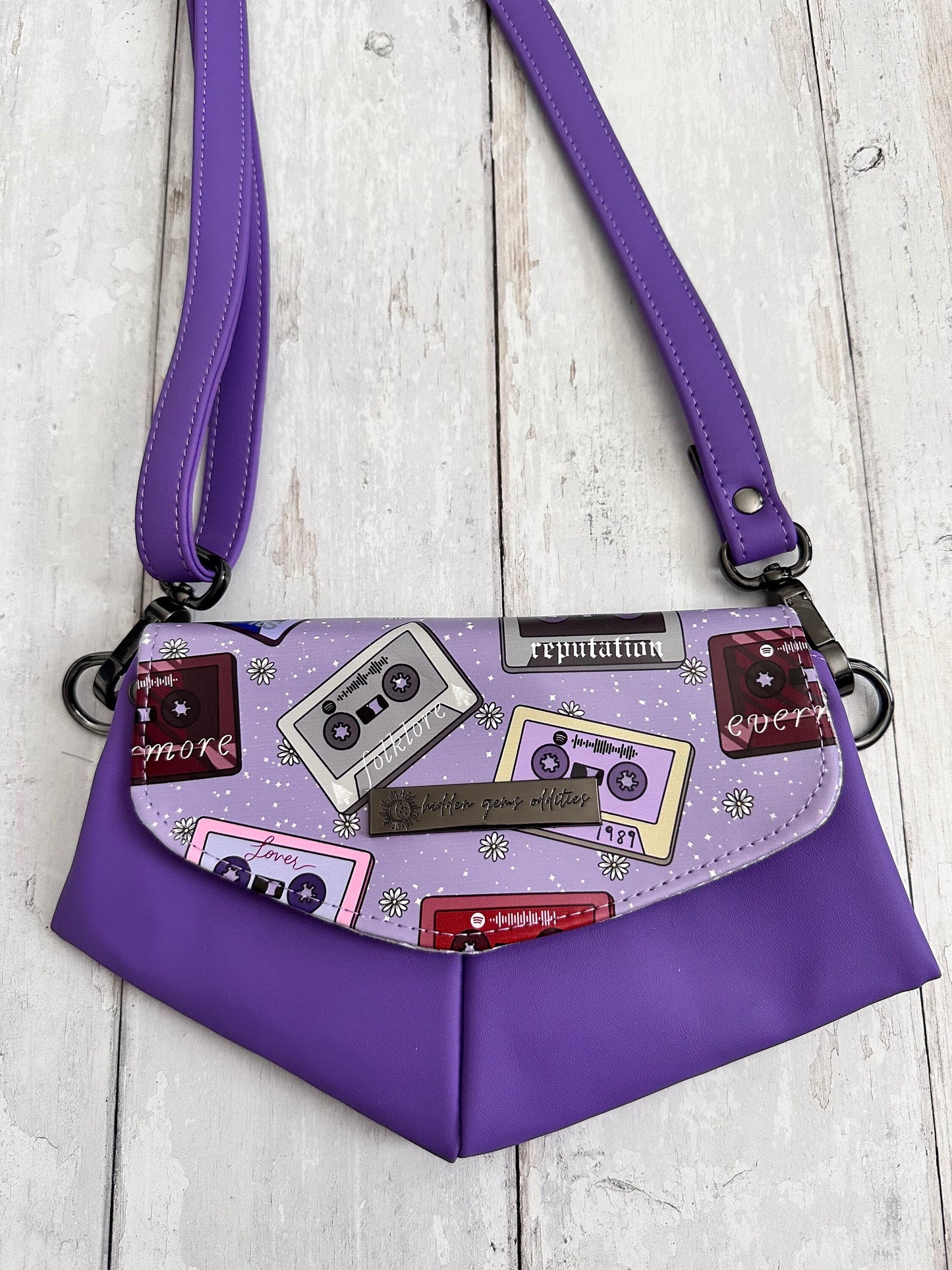 Taylor swiftie merch, eras tour merch, eras tour outfits, swiftie gifts, swiftie fiancé, swiftie mama, eras tour bag, vegan phone bag