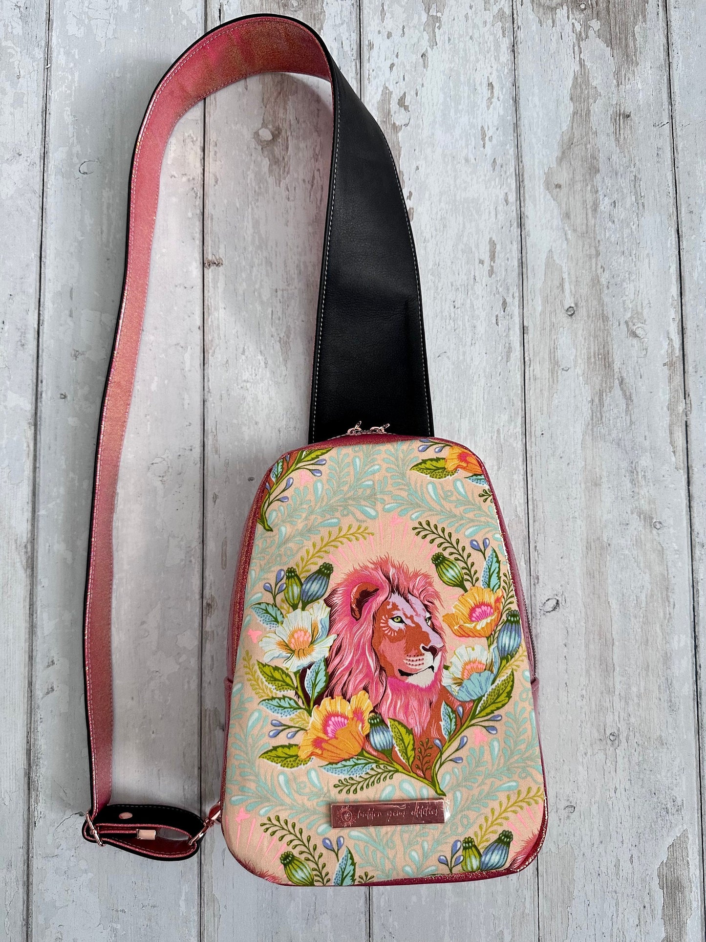 Lion bag, gift for Leo women, gift for animal lovers, safari gifts, sling bag, sparkly bag, everglow lion bag, cute sling backpack women